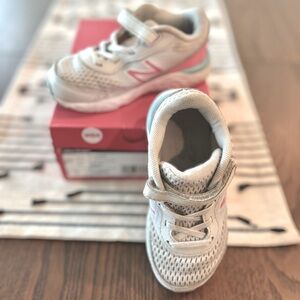 Toddler New Balance Bungee size 9wide